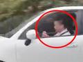 男子高速上开车吃热干面 交警:违反规定 将核查