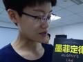 诈骗团伙桌上放着多本心理学书籍 不止一份话术还定期更新套路
