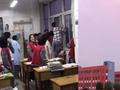 地理老师暂停晚自习让学生看晚霞彩虹 布置彩虹成因课后作业