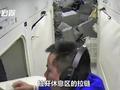 航天员太空睡豪华单人间 汤洪波戴耳机飞向睡眠区 发生可爱一幕