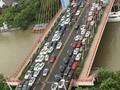 宁波市民高架桥上停车防台风暴雨淹车 警方:特殊情况不会清理
