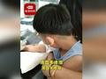 可可爱爱!男孩幼儿园入学体检抽血霸气喊口号:流血不流泪!