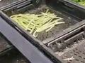 武汉超市部分货架被抢购一空 市民:不用怕 有经验了