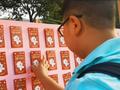 河南一中学开学让学生抽特权盲卡:可免做作业、与校长共进晚餐……