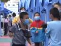 四川泸县6.0级地震第三天:14400人转移 安置现场小朋友打起羽毛球