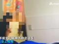 男子发现女儿和3男子吸毒,瘫坐椅子眼神呆滞,大义灭亲报警抓人