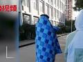 河北一高校学生裹棉被做核酸检测 ,拍摄者:不是当地人,觉得挺冷