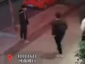 8名男孩2名女孩餐馆吃饭后逃单 出门后撒腿就跑