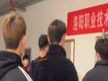封校学生成校园托尼老师 解决困扰师生的“头等大事”