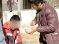 农村大叔送患罕见病儿子参与医学实验:谁都不做实验 医学咋发展?