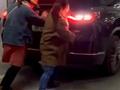 警方通报人肉占车位被车强行顶开:已进行批评教育