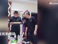 女婿拜年送烟被疑假货好尴尬 岳父小舅子当场查验 网友隔屏紧张