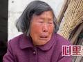 老人年轻时连生6个儿子,现在后悔不已疯狂哭诉:当年应该生一个女儿