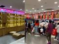 实探冰墩墩线下门店停售现场:货架清空 柜台前挤满顾客