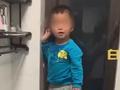 1岁男童踩马桶上偷喝妈妈护肤品