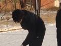 扫雪季开始了!东北大学生铲雪丝滑像炒酸奶