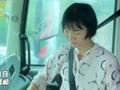 女子陪丈夫跑大货车,为赶时间途中给丈夫做饭,网友:这媳妇真好