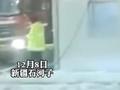 被问防疫要求,新疆交警挥手:想去哪去哪,天山南北都是你们的!