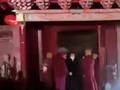 五台山广化寺晚上没有开门 游客顶着近零下20℃严寒等待未果 愤怒踹门而入