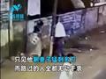 男子路边接妻子要求她辞掉工作待家里,女子拒绝后竟遭其乱刀刺死