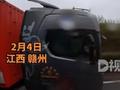 货车车身贴了一圈寻亲启事