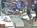 市民放反烟花店内焰火乱窜,隔壁商户:烧坏了几包茶叶