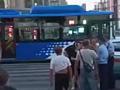 四川五旬男子公交偷亲女孩后逃跑被抓获:警方已抓获