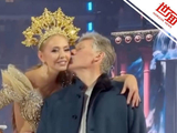 俄总统新闻秘书为妻子舞剧首秀送花：俄总统新闻秘书与妻子亲吻秀恩爱