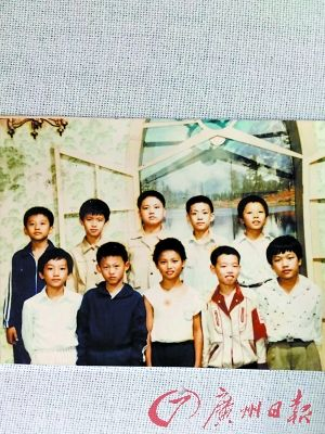 邓超晒童年照感叹气质是天赋