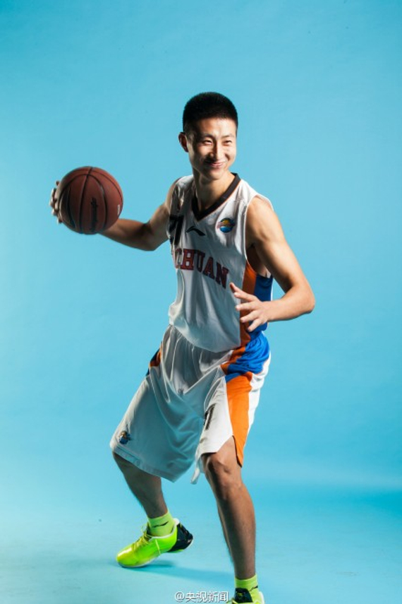 学霸川篮贺晓彬考研获高分备考曾飞机做题