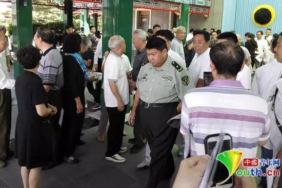 毛新宇出现在汪东兴追悼会上