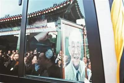 10月9日，杜润生逝世