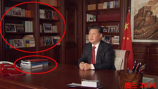 图三是习近平发表2016年新年贺词时的办公室侧面照。