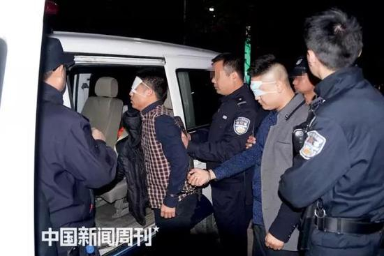 余干警方在打击活动中抓捕的犯罪嫌疑人。摄影|谢鑫鑫