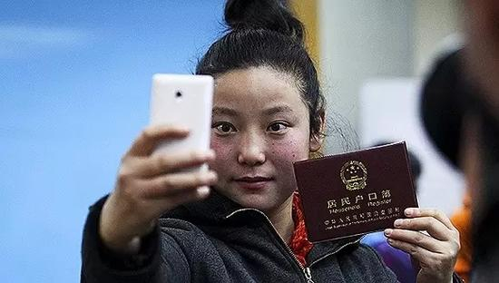 　　2016年1月25日，王玛丽等来了荆州市监利县人民法院的立案通知。实在交不起近十万元罚款的王玛丽选择了走法律途径，成为依法起诉计生局的第一个湖北省居民。