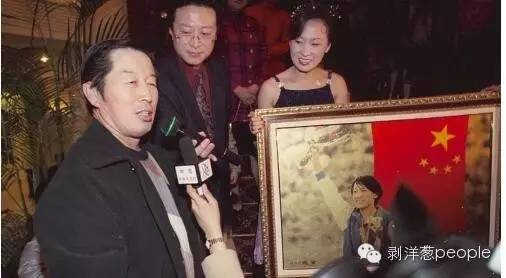 左一为马俊仁。