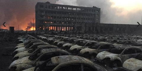 天津滨海爆炸致上千辆新车被烧毁