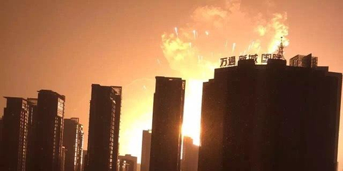 天津滨海新区深夜突发爆炸