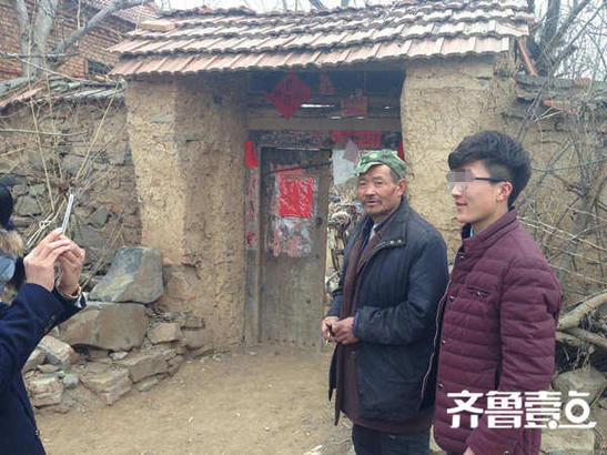 此建筑在网络传播、朋友圈转发后，连青州都有人过来看新鲜。来人纷纷拍照留念。