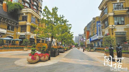 宜宾莱茵香街，开放的小区由一条主干道串联。