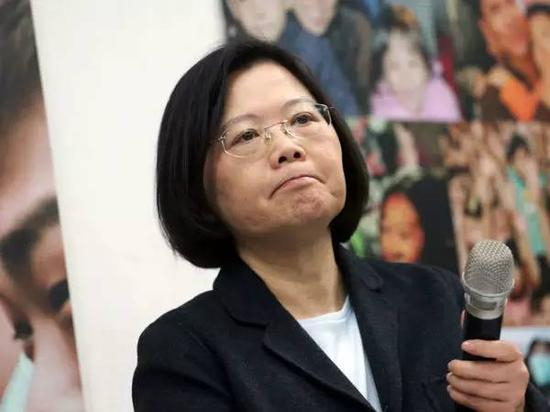 蔡英文政府“中央两岸政策强硬，令地方和下级部门都感到尴尬难堪”。