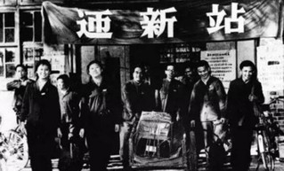 　　1977年的招生对象为工人、农民、知青、复员军人、干部和应届毕业生。对实践经验比较丰富或确有专长的，年龄可放宽到30周岁，婚否不限。图为1978年春，北京大学迎来恢复高考后录取的第一批新生。