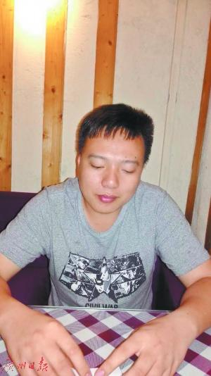 钟涛接受记者采访