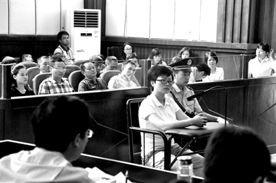 图为张叶在法庭受审。苏畅才 摄