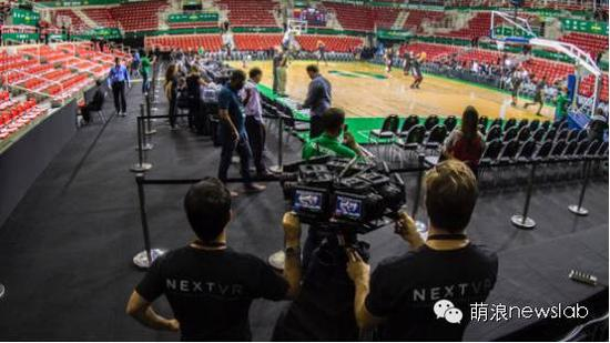 图为NextVR团队在NBA赛场进行VR直播