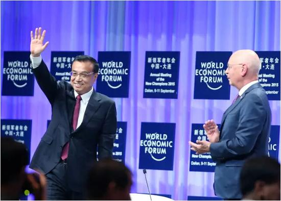 　　2015年 9月10日，国务院总理李克强在大连国际会议中心出席第九届夏季达沃斯论坛开幕式，并发表特别致辞。新华社记者 姚大伟 摄