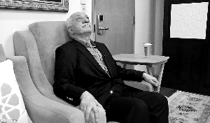 费特胡拉·居伦出面否认参与政变。