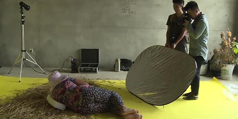 拍照吧少年(四)：农村大妈化妆变身时尚少女