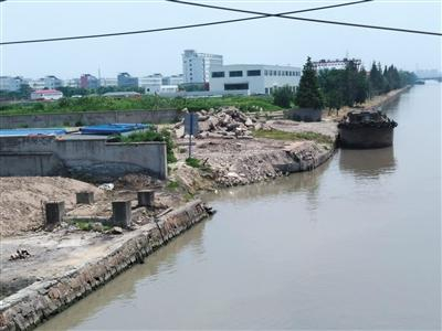 上海惠宾码头，倾倒在苏州太湖和南通海门的部分垃圾，正是从此运出。