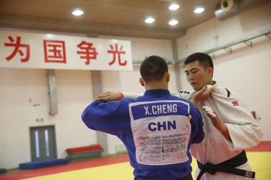 陶鑫在陪陈训钊训练